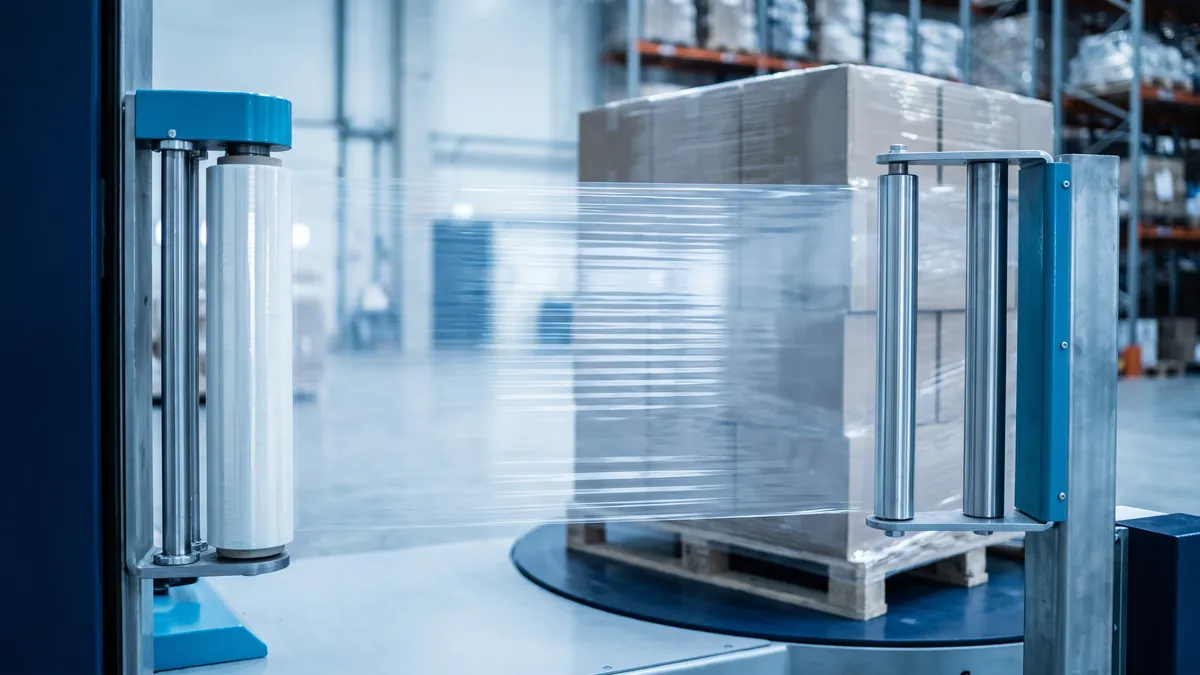 Paradas en el envolvido de pallets: roturas de film, preestiramiento y qué las causa de verdad